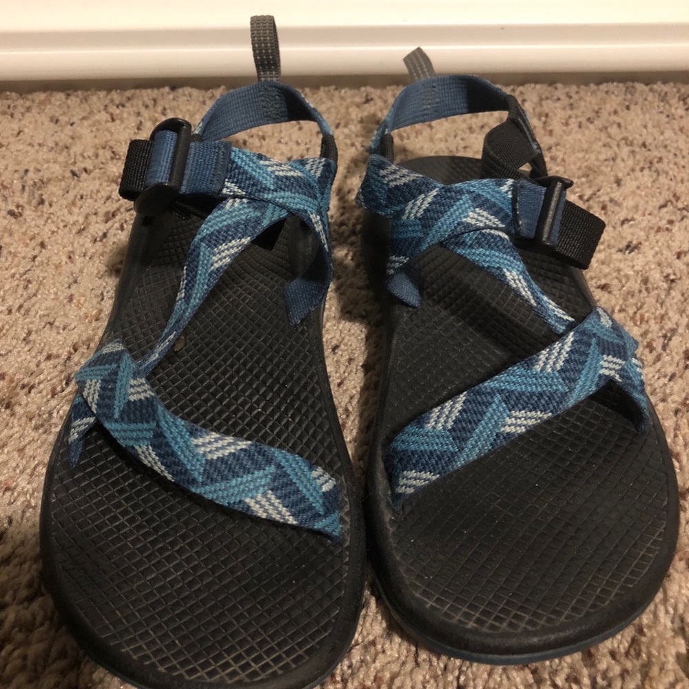 Kids blue chacos